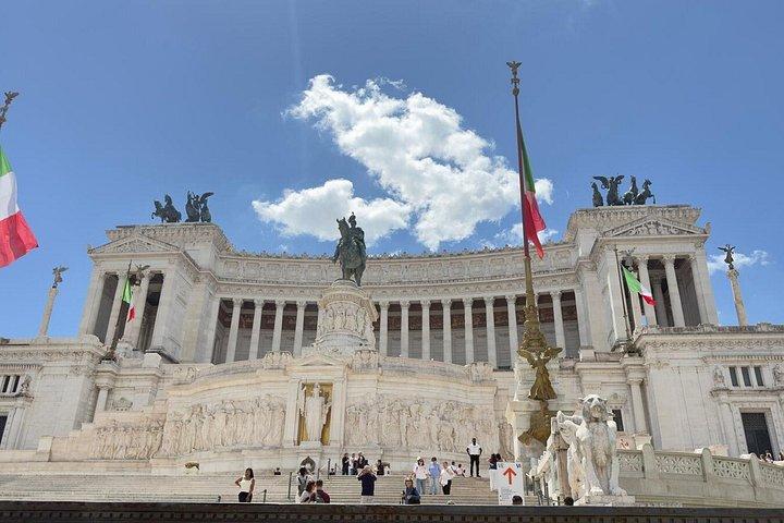 チヴィタヴェッキア発着、ローマの見どころを一日で満喫できるツアー。