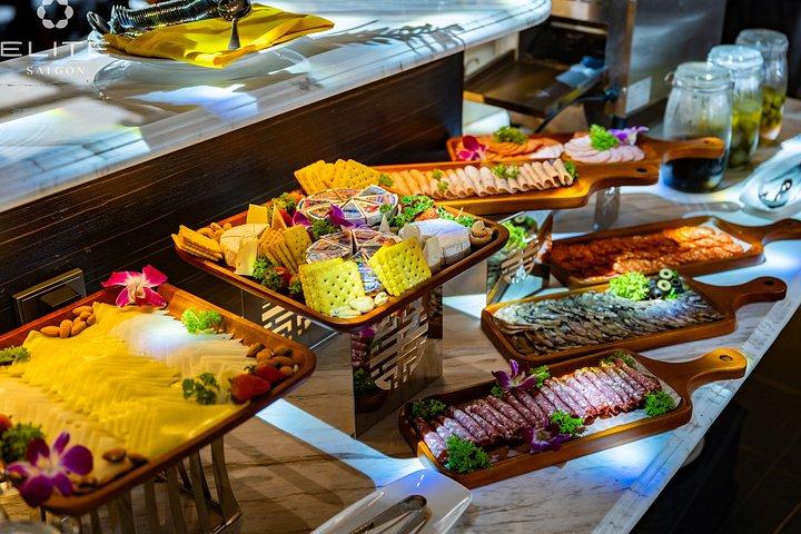 ロマンチックなラグジュアリーサイゴンリバーディナークルーズと最高のサイゴンビュー