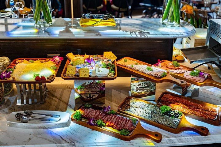 ロマンチックなラグジュアリーサイゴンリバーディナークルーズと最高のサイゴンビュー