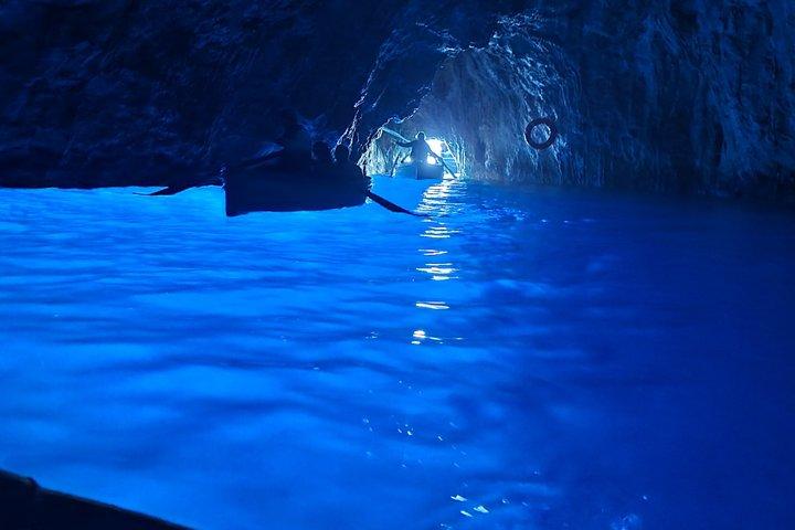 Tagesausflug mit dem Boot zur Blauen Grotte von Capri in kleiner Gruppe ab Sorrent