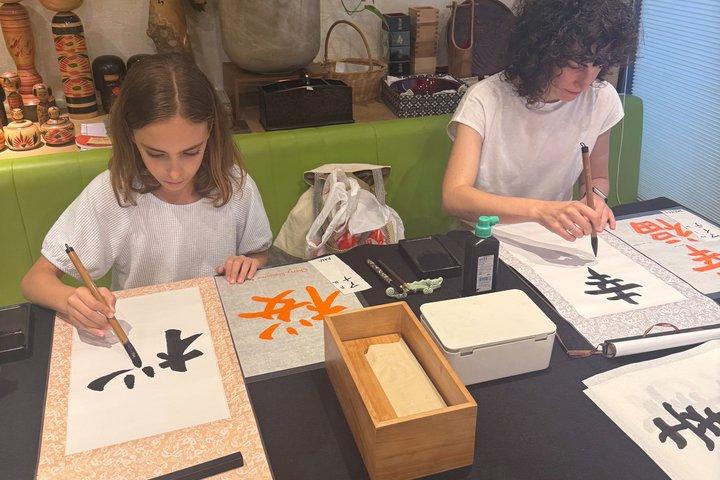 Taller de Caligrafía de Tokio Crea tu propio arte en Asakusa