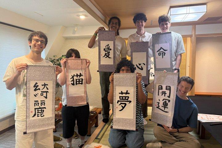 Taller de Caligrafía de Tokio Crea tu propio arte en Asakusa