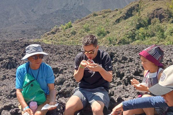 パカヤ火山。 火山の熱を利用したツアーとピザ作り体験