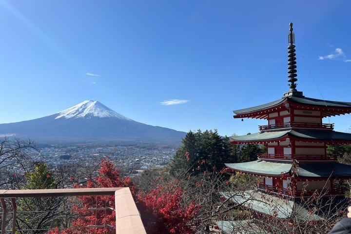 Chureito pagoden och fem sjöar i Mt Fuji