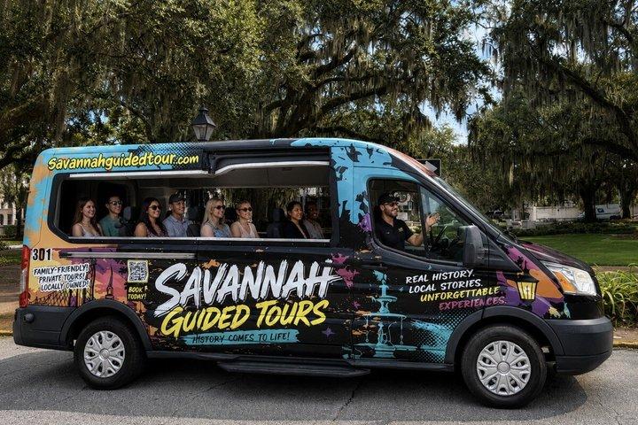 Savannah's Historic District Open Air Guided Tour - Free Parking