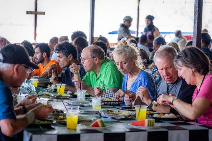 ダングリ島でのランチ付きランカウイマングローブ6時間ツアー