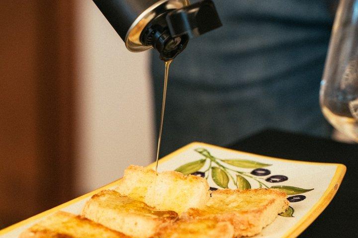 Cata de vinos y aceite de oliva virgen extra y la esencia de Umbría.