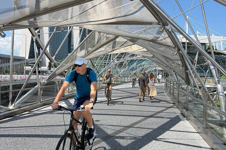 シンガポール川とマリーナベイを巡る2時間のサイクリングアドベンチャー
