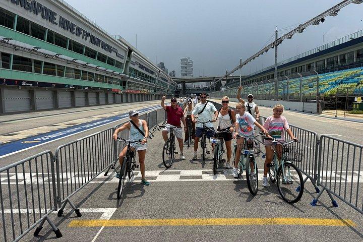 シンガポール川とマリーナベイを巡る2時間のサイクリングアドベンチャー