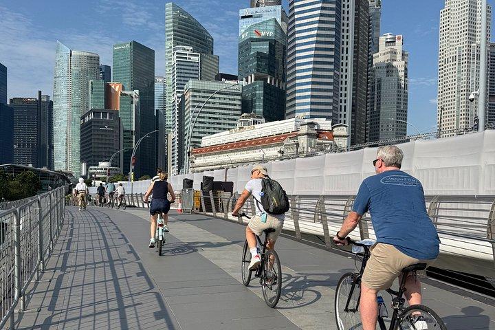 シンガポール川とマリーナベイを巡る2時間のサイクリングアドベンチャー