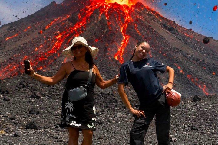 Etna Jeep Tour Lava og vin fra Catania Taormina Etna pickup inc.