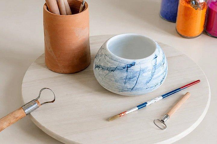 フィレンツェのアートアトリエで陶芸とワイン体験