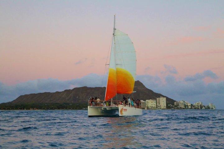 Waikiki : Croisière au coucher du soleil au départ de Beach & Cocktail Open Bar | Oahu