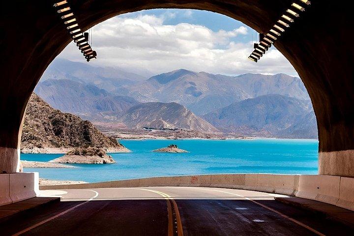 メンドーサからの高山：プエンテ・デル・インカ＆アンデスツアー
