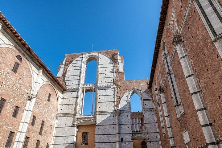 Siena Scavenger Hunt & Highlights Self-Guided Walking Tour