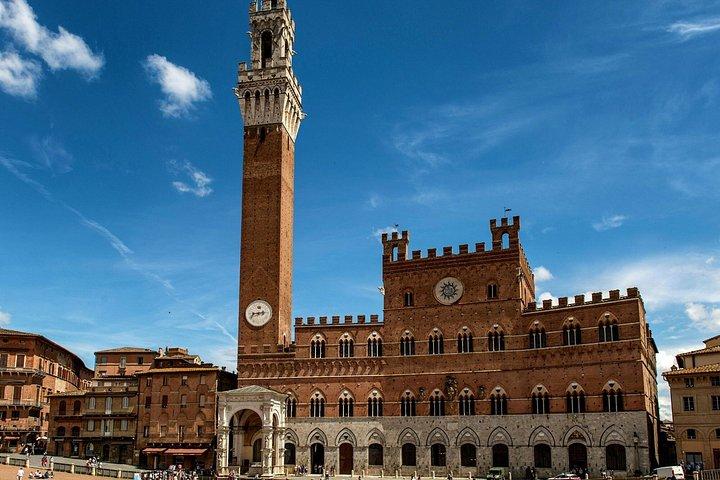 Siena Scavenger Hunt & Highlights Self-Guided Walking Tour
