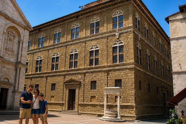 Siena Scavenger Hunt & Highlights Self-Guided Walking Tour