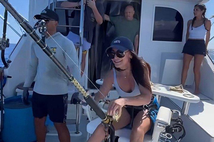 ホノルルのプライベート深海フィッシングチャーター