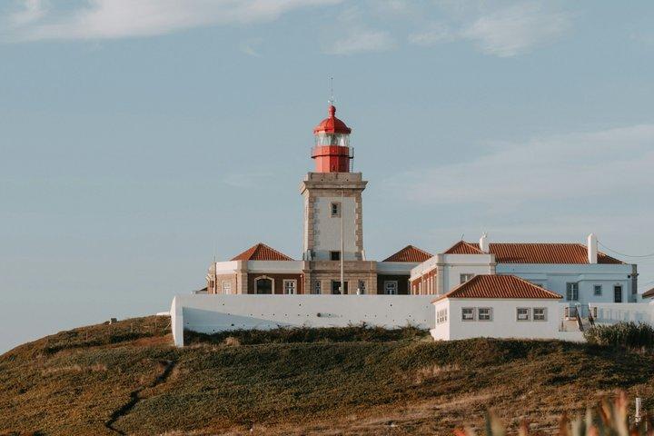Lissabon: Kleingruppentour nach Sintra und Cascais inklusive Eintrittskarte für den Palácio da Pena