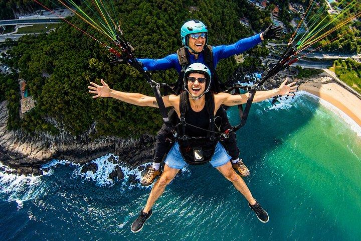 Rio De Janeiro Panoramic Parapente Flight with BOMVOO.rio