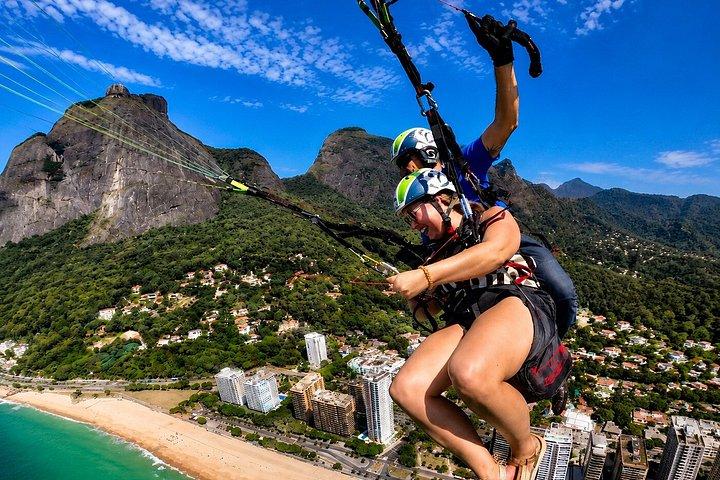 Rio De Janeiro Panoramic Parapente Flight with BOMVOO.rio