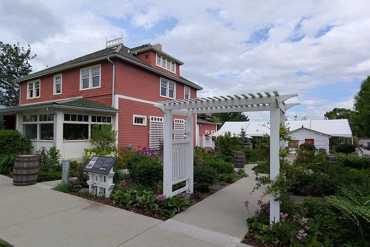 Calgary Landmarks and History Private Walking Tour