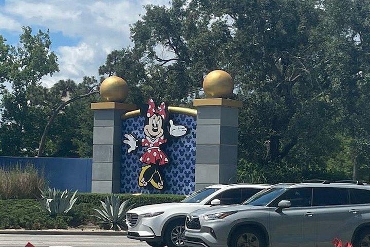 MCOからオーランドのテーマパークへのプライベートSUV送迎