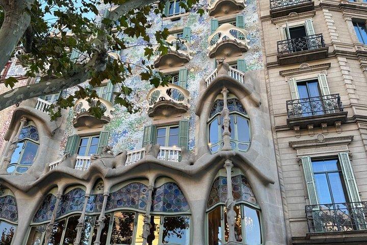 タパス・パエリア・ベルモットと歴史から見るモダニズムの味