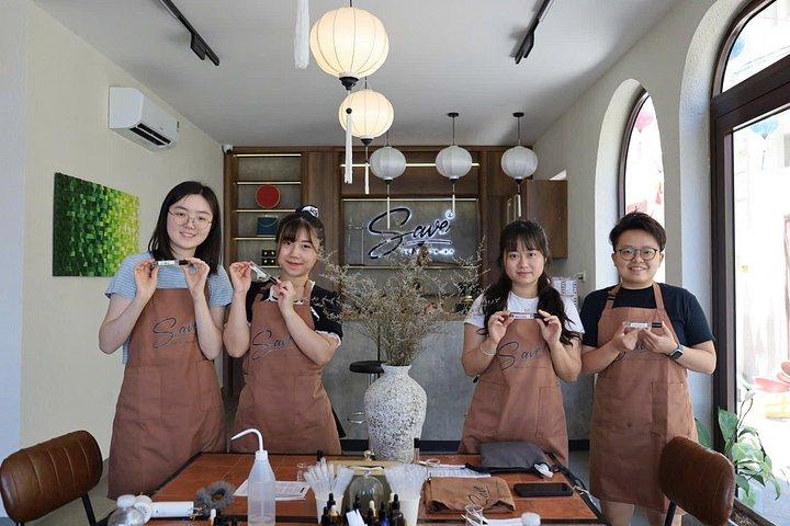 ホイアンでシグネチャーパフュームと香りキャンドルのワークショップを作成
