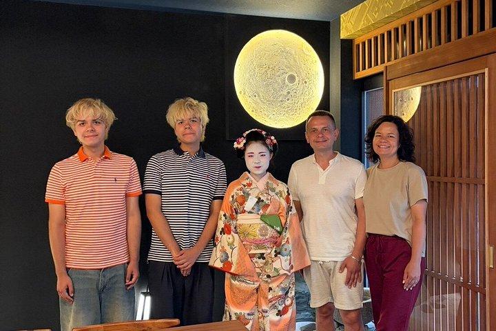 舞妓さんと福岡特別日本語茶道
