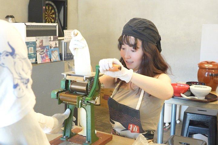大阪：道頓堀ラーメン料理教室 - 豚骨、醤油、味噌を作ろう