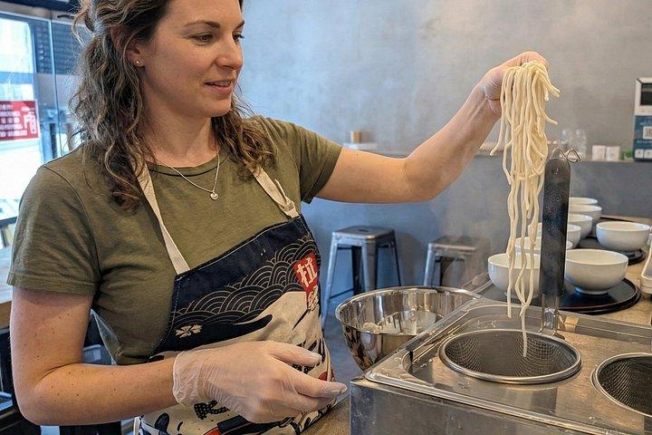 大阪：道頓堀ラーメン料理教室 - 豚骨、醤油、味噌を作ろう