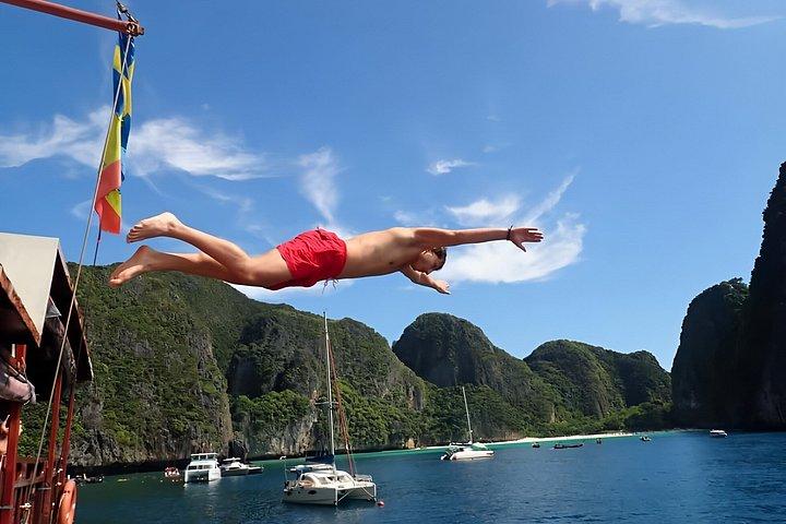 Phi Phi barco pirata com snorkeling, caiaque, Maya Sunset Party