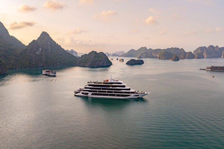 Halora Nova Cruise 5* Lux Lan Ha bay 3D2N（2ウェイ送迎付き）