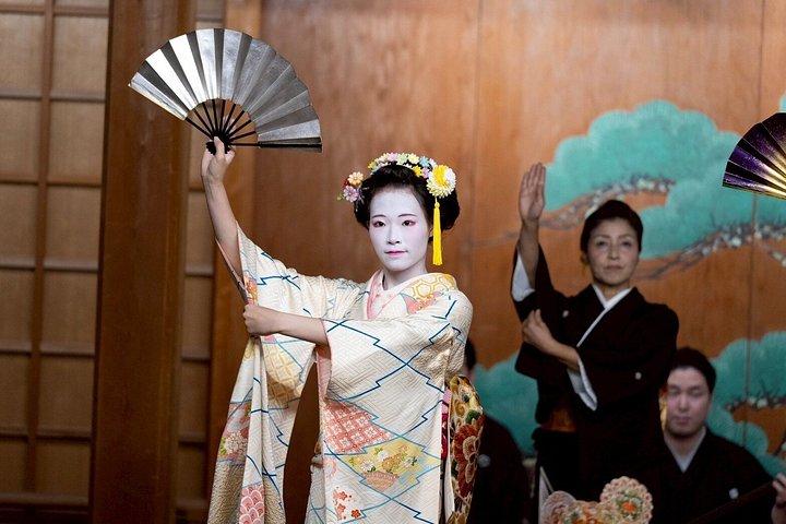 舞妓さんと福岡特別日本語茶道