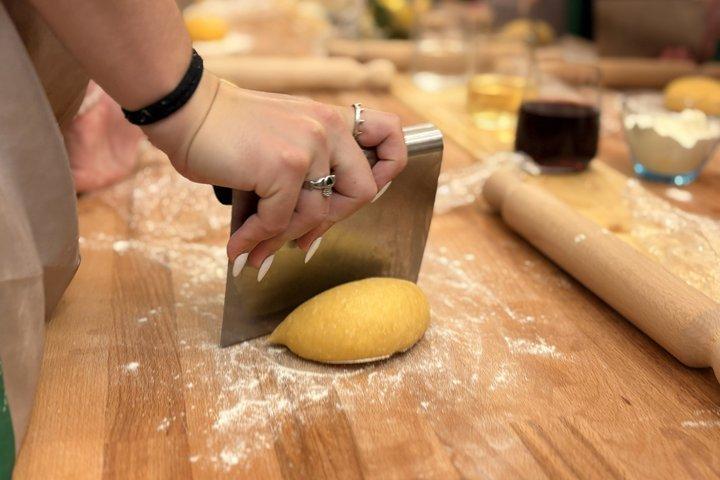 Florenz : Tiramisu & Pasta Kochkurs mit unbegrenztem Wein