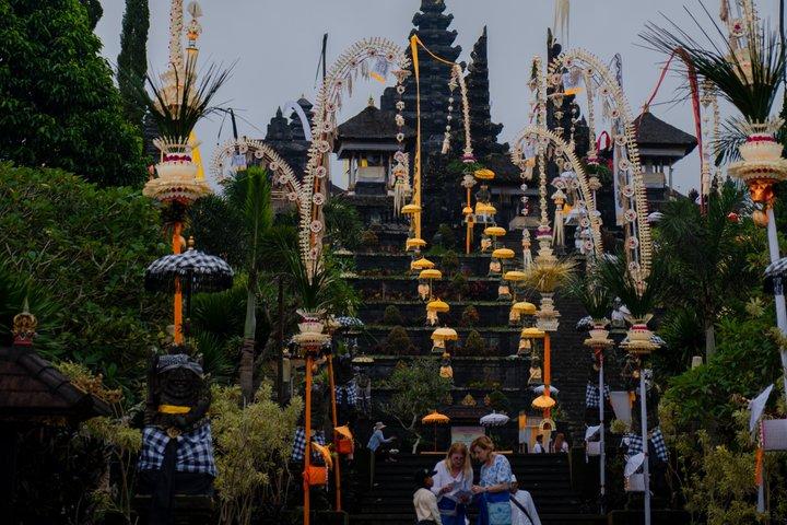 Tempio di Bali Besakih, Penglipuran con terrazza di riso e cascata