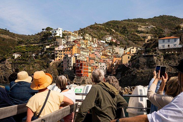 フィレンツェからのチンクエテッレとピサ日帰り旅行（ボート付き）