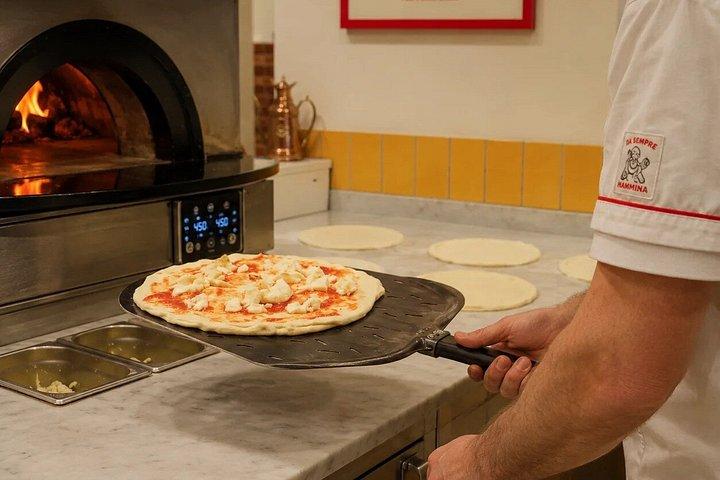 Pizza Making Class in Moscova District in Milan