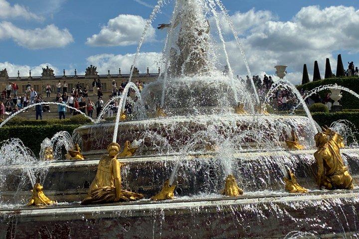 Visita a Versalhes, aos Jardins de Trianon e entrada no Palácio.
