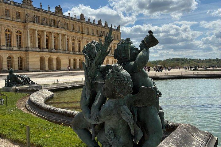 Visit of Versailles Jardins Trianon and entrance to the Castle
