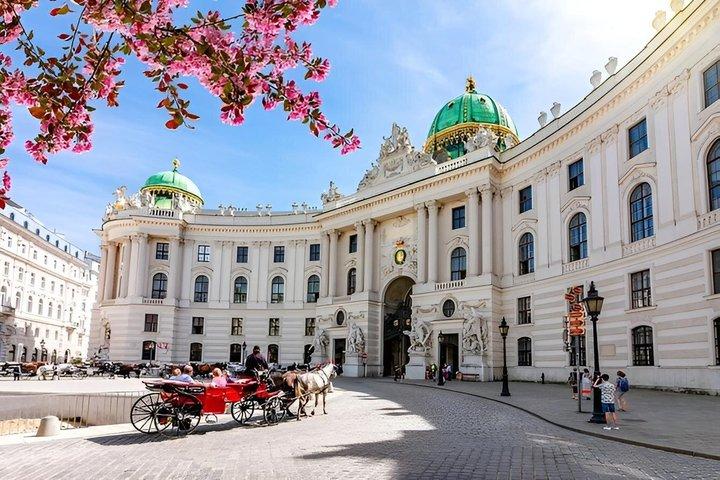 Col Sissi avec le château de Schönbrunn et le musée du mobilier Sissi