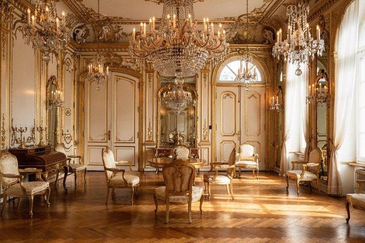 Col Sissi avec le château de Schönbrunn et le musée du mobilier Sissi