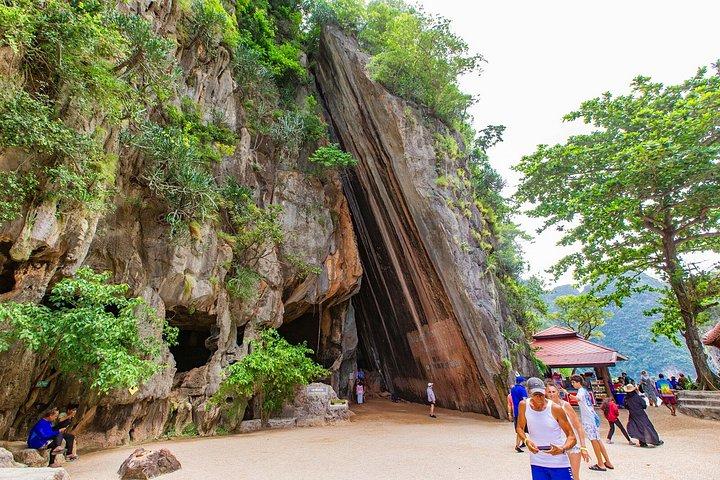 Phi Phi James Bond 2 Days 1 Night Catamaran Tour from Phuket