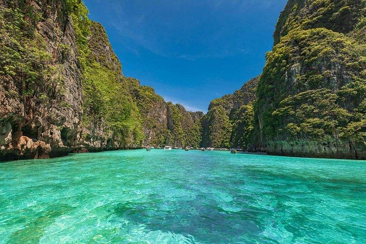 Phi Phi James Bond 2 Days 1 Night Catamaran Tour from Phuket