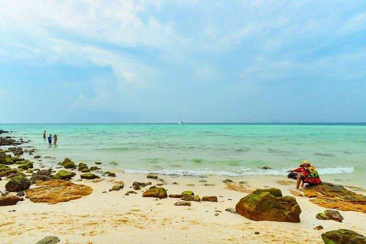 Phi Phi James Bond 2 Days 1 Night Catamaran Tour from Phuket