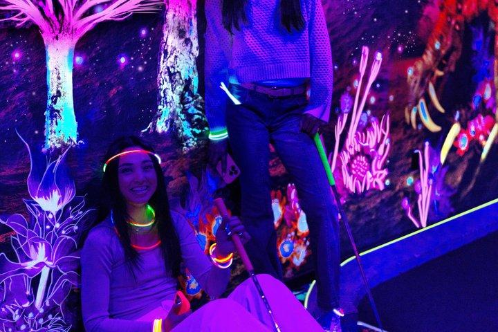 Bilhete de minigolfe interior American Dream Black Light
