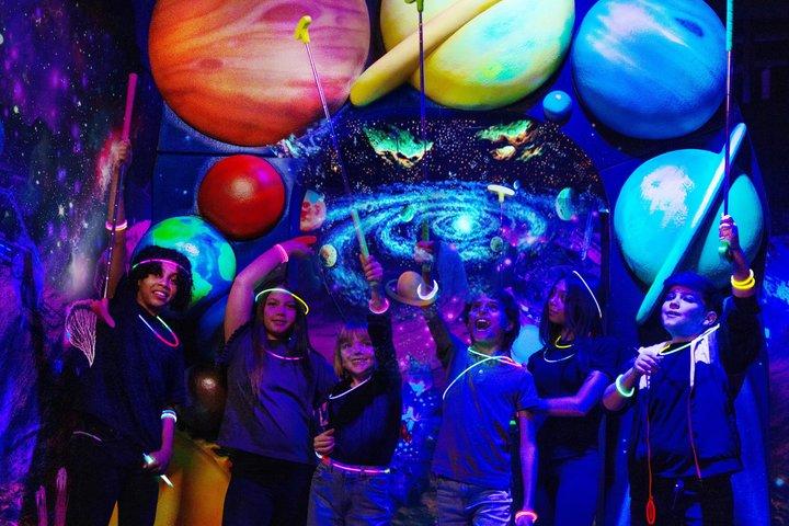 Bilhete de minigolfe interior American Dream Black Light