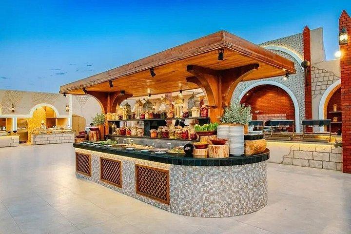 VIPデザートサファリクアッドバイク 30分BBQディナー＆ライブショー