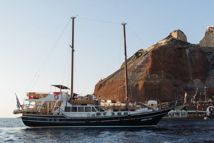 Croisière sur les îles volcaniques de Santorin : volcan, sources chaudes, Thirassia et coucher du soleil à Oia